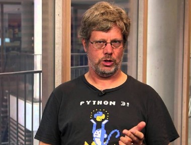 Guido van Rossum — żartobliwy twórca niezniszczalnego Pythona