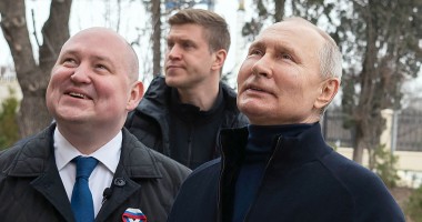 [teorie spiskowe] Zamiast Putina na Krym pojechał sobowtór w gumowej masce?