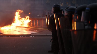 Francuzi protestują. Ponad 120 rannych policjantów