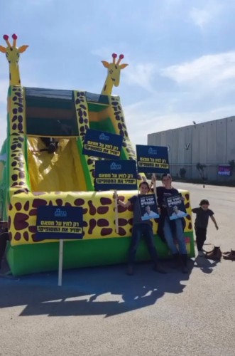 Jewish extremists have setup amusement activities blocking the humanitarian aid entering Gaza, all with approval of Israeli government and IDF