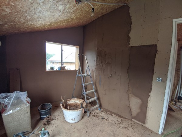 Yet another view on the wall i'm currently plastering. This one has the wall heating.system inside)